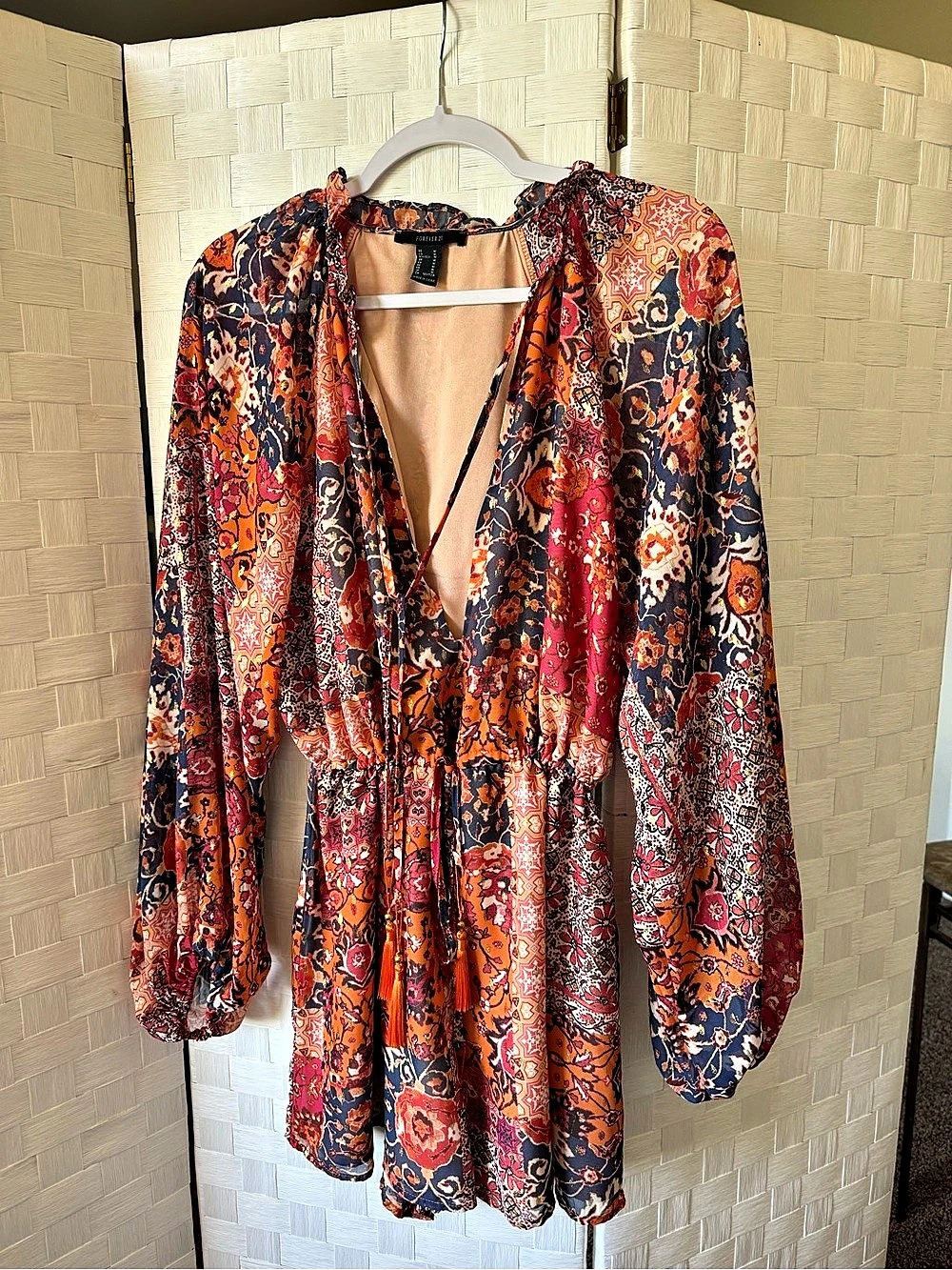 Forever 21 Paisley nice dressy shorts in orange & Blue  features  gold accents